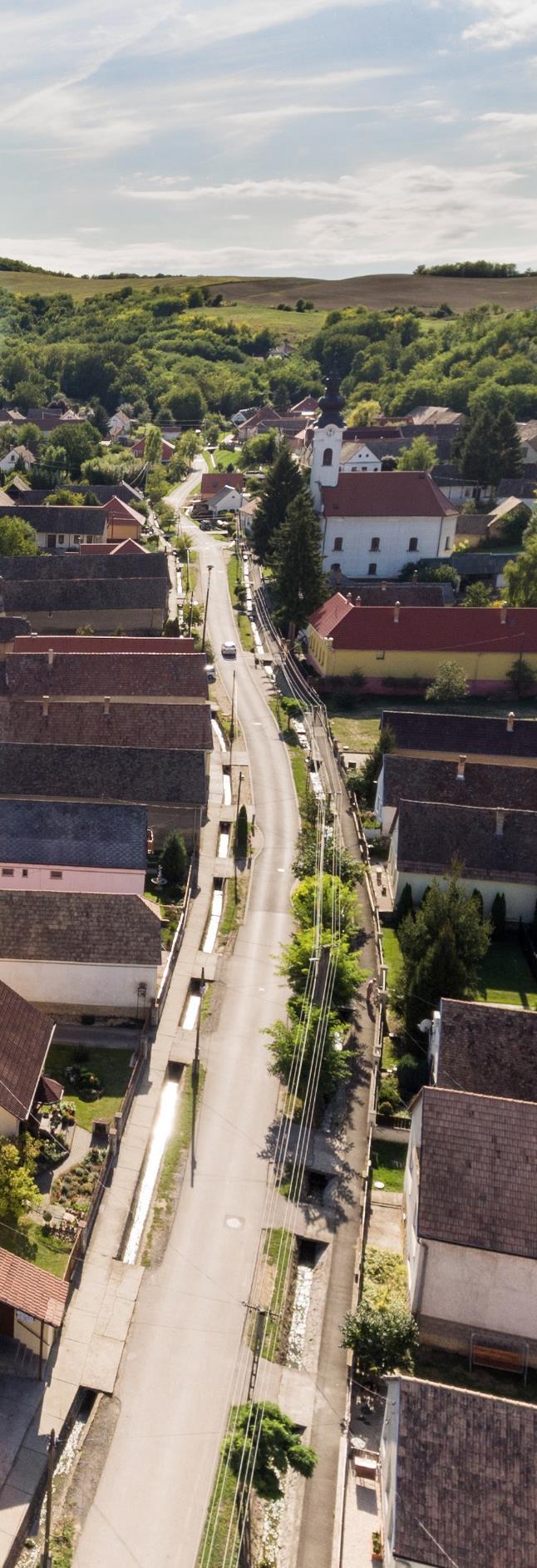 6 HAGYOMÁNYOS KARAKTER A település épületeit felfűző Kossuth, Petőfi, Táncsics utcát hagyományos telekszerkezetű, beépítési módú és részben 19. századi, 20.