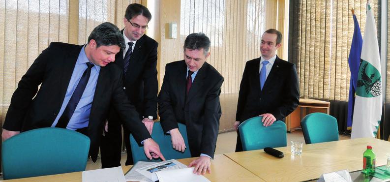 Schmidt Csaba polgármester kiemelte: A vasútállomás felújítását régóta kérik a tatabányaiak, ezért 2011-ben nekivágtunk az előkészítésnek.