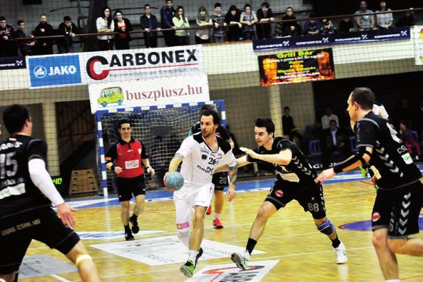 2014. március 7. Sport 17 fotó: kiss t. józsef A kupában a négy között, a bajnokság nyílt Rázós lesz a tavasz Jelenet a Grundfos Tatabánya KC-Csurgó meccsről: Törő vezet támadást.