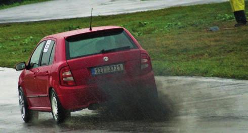 Ha viszont nincs jelen kellő mennyiségű oxigén, akkor szén-monoxid vagy akár elemi szén (korom) is képződhet. Lássunk konkrét példákat is! Magyarországon a 95-ös oktánszámú benzin kb.