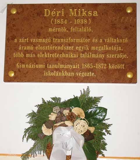 2013. április XXIV. évfolyam 4. (269) szám Ára: 250 Ft Déri Miksa emléktáblája a III. Bé la Gimnáziumban 2013. március 4-én délután halálának 75.