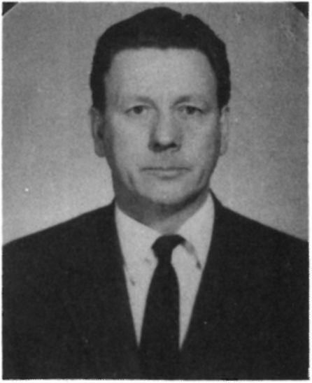 júliusában sikeres szakérettségi vizsgával fejezte be. Egyetemi tanulmányait 1952-56 között az Eötvös Loránd Tudományegyetem Élet- és Földtudományi Karának geológus szakán folytatta és 1956.