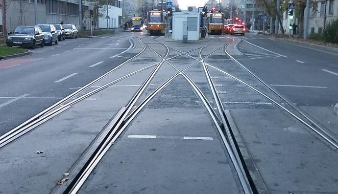 Kettős vágánykapcsolat Vágánykapcsolások Két párhuzamos vágány között, négy kitérővel és egy átszeléssel megoldható A kitérők