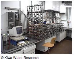 műanyag) A KIWA 2 tanulmány: további érvek Az első tanulmányból kiindulva, annak folytatásaként 2007-ben egy másik vizsgálatot indítottak 9, hogy kiértékeljék a víz hőmérsékletének hatását a