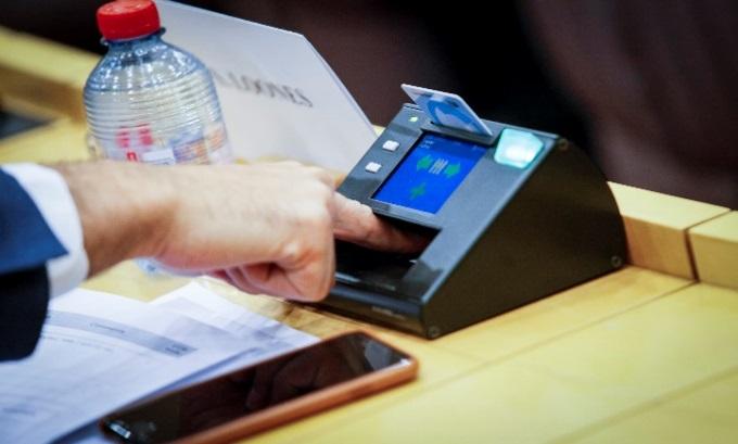 Szavazás a bizottságban: Kézfelemelés és szavazási névjegyzék Európai Parlament (207) Szavazás a bizottságban: Elektronikus szavazás