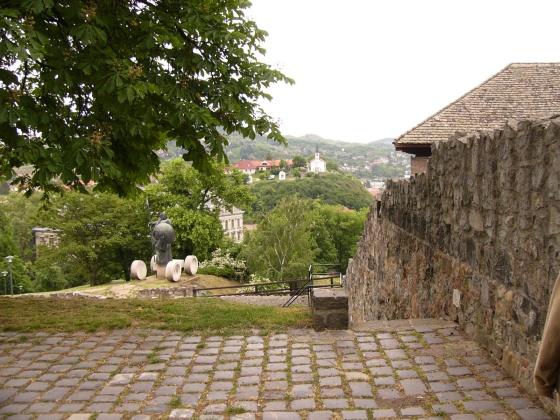 A látogatás után lementünk a városba,.