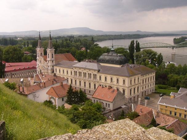 A bazilika teraszáról a folyón