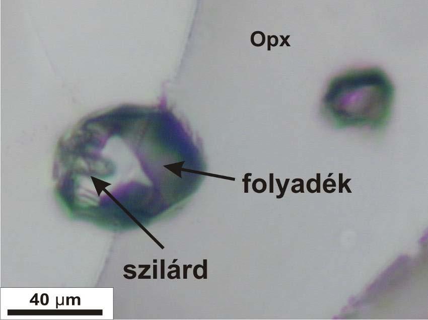 Negatív kristály alak Döntően folyadék fázis tölti ki (T=25 o