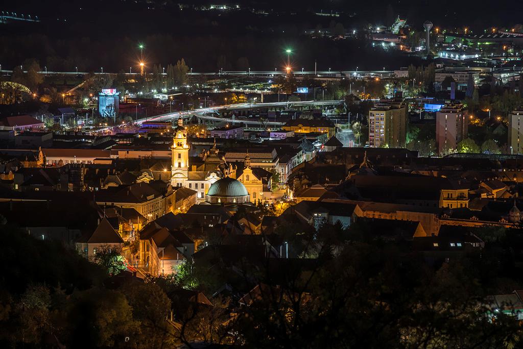 0 DECEMBER Pécs, esti látkép Munkanap Elza Melinda, Vivien Ferenc, Olívia Barbara, Borbála Vilma Miklós Ambrus Mária Natália Judit Árpád Gabriella Luca, Otília Szilárda Munkanap Valér