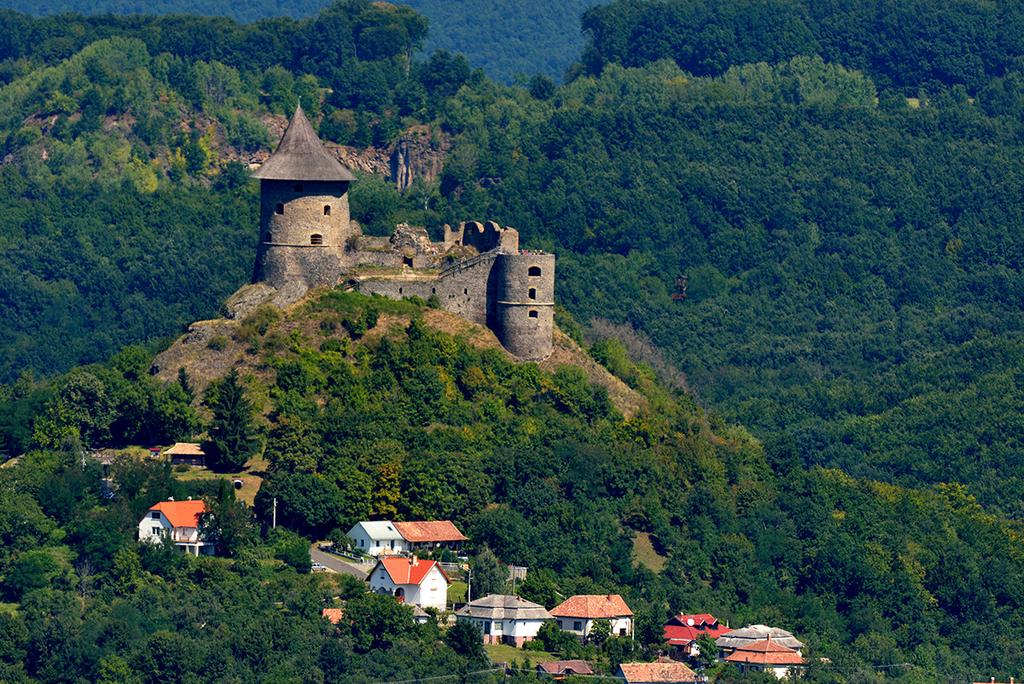 0 JÚLIUS Somoskő vára Annamária Ottó Kornél, Soma Ulrik Emese, Sarolta Csaba Apollónia Ellák Lukrécia Amália Lili, Nóra Dalma, Izabella Jenő Örs, Stella Henrik, Roland 0