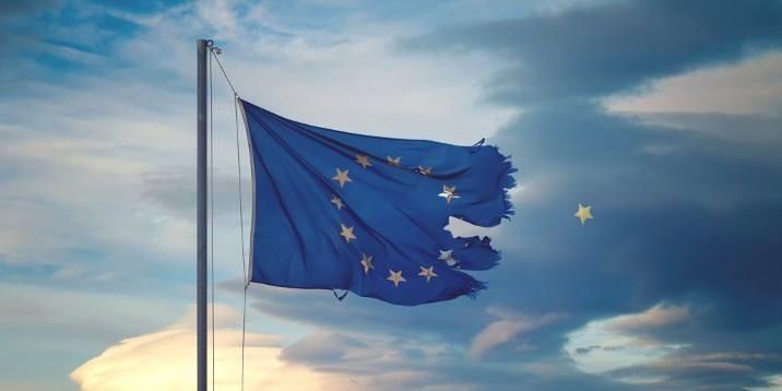 Az anyaország éltető figyelme 25 26 Európa exportálta a demokráciát.