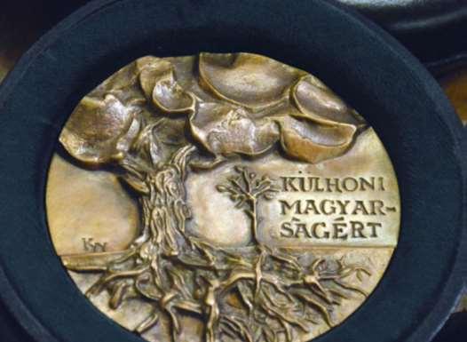születésnapi köszöntése lelkészi szolgálatáért a szórványban a Magyar Arany Érdemkereszt kitüntetettje 2012. Bécs, 2015. nov. 15.