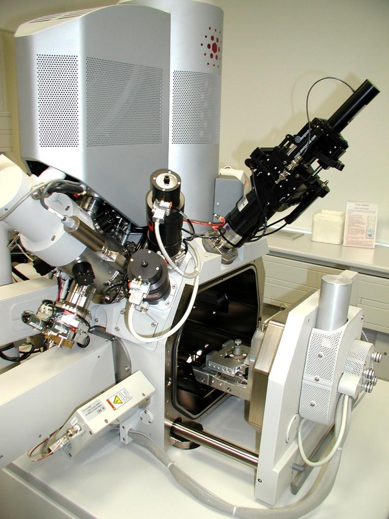 Összefoglalás Elektronmikroszkóp, ami nem csak egy elektronmikroszkóp Biológiai és szigetelő minták vizsgálata nem szükséges