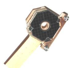 Szekunder elektronok Pásztázó elektronmikroszkóp Mintában gyengén kötött elektronok - felület közeléből legnagyobb felbontás ~1 nm Kicsi energia (5 ev-10 ev) Everhard-Thornley detektor Felület
