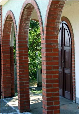 37 Homlokzatképzés, anyaghasználat, szín A karakteren belül az épületek