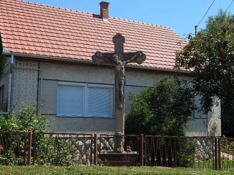 30 Magasság A karaktert alapvetően a földszintes