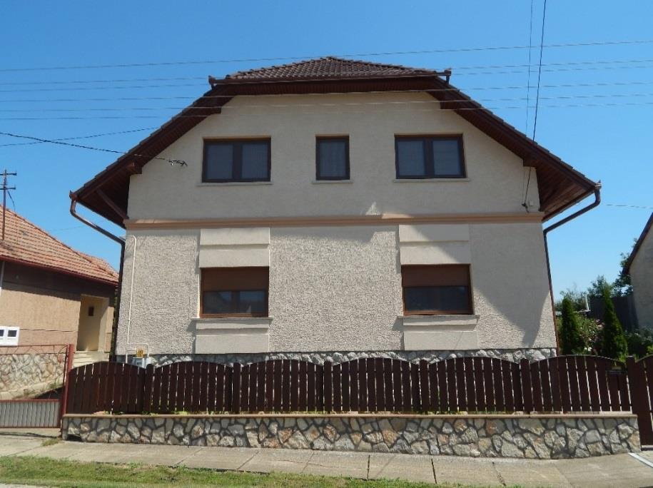 vagy ennél érdemben meredekebb tetők építése.