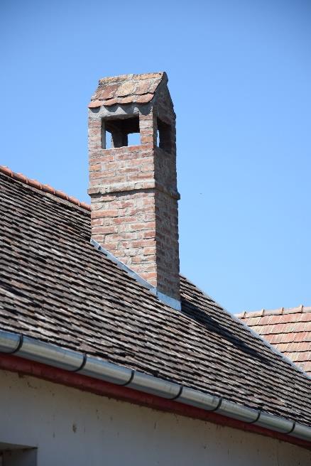Az ablakkeretek színezése harmonizáljon a homlokzat színvilágával.