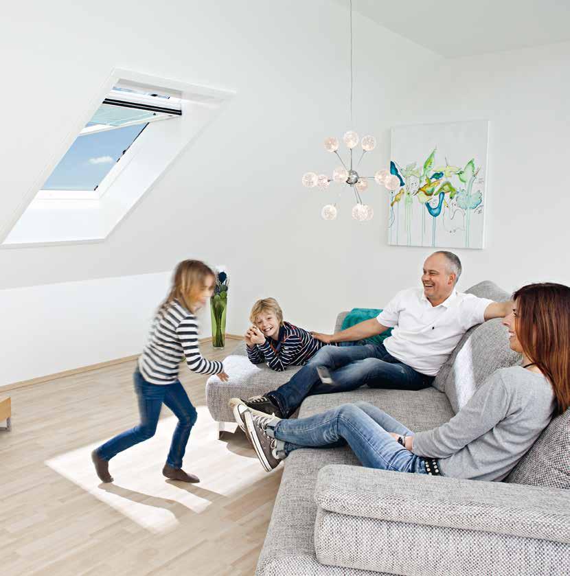 Roto Designo R7 Felső harmadban billenő tetőablak 3-rétegű üveggel Háromszor jobb választás Kényelem, energiamegtakarítás és biztonság Új,