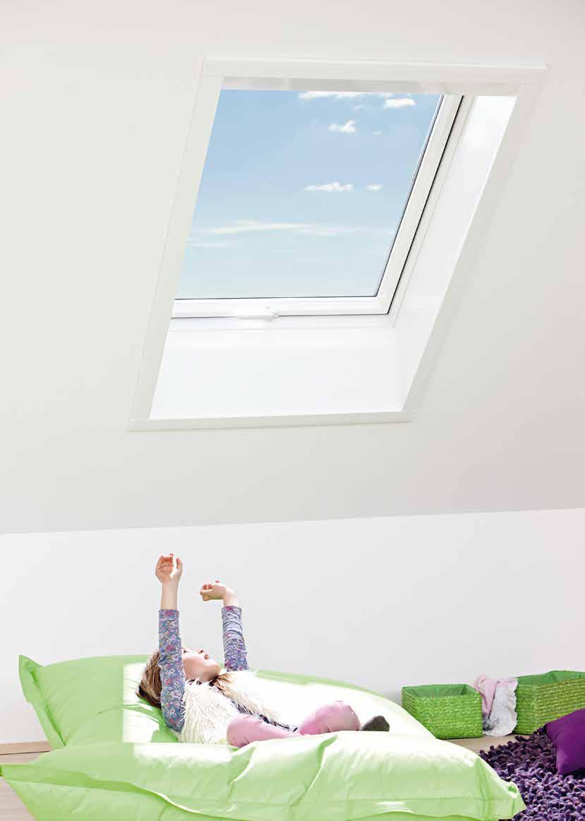 Maßstab Designo R4 Designo R4 billenő tetőtéri ablak, alsó kilinccsel és 2-rétegű üveggel Nyitásmód A szellőztetés egyszerű és biztonságos Billenő nyitásmód A Designo R4 középen billenő