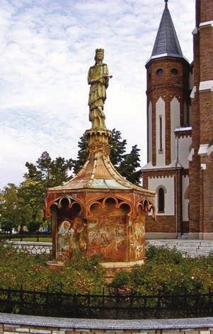8. A PESTSZENTERZSÉBETI SZENT ERZSÉBET FÔPLÉBÁNIA 1069 5. kép. Árpád-házi Szent Erzsébet szobra a templom elôtt (D. F. M.) ben síremlék volt, a Suda család ajándékozta 1954- ben a templomnak.