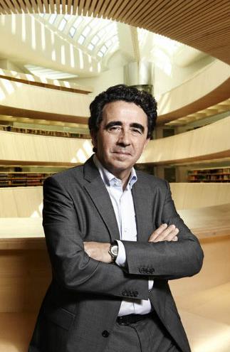 Santiago Calatrava építész (32 db híd ) A világháború utáni újjáépítés célszerűség diktálta korszaka után a hidaknak vissza kell kapniuk a korábbi évszázadokban játszott kulcsszerepüket a városkép