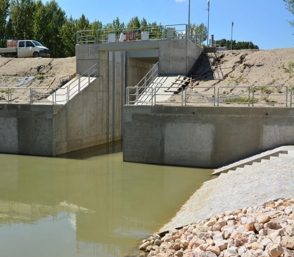 Kivitelező: I. rész: Püspökerdei holtág beeresztő zsilip létesítése régi műtárgy megszüntetése DD Konzorcium Kiviteli tervező: Konstruktőr Kft Munkaterület átadás: 2012. július 19.