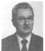 Dr. Selmeci György (Szarvas, 1937) 2. Vajda Péter Gimnázium, Szarvas, 1955 3. Okl. vegyész (JATE Eötvös Kollégium, 1960), mûszeres analitikai szakmérnök (NME, 1964) 4.
