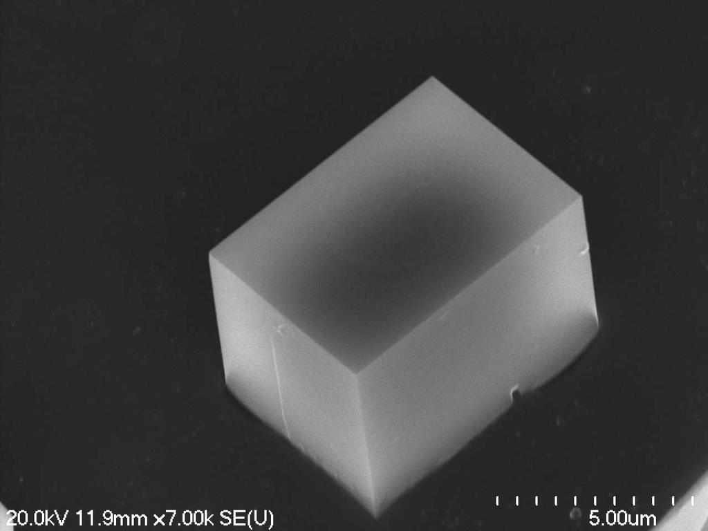 elektronmikroszkópiás (C) és (D) felvételei. A kísérleti paraméterek: c(cacl 2 ) = 4,0 mol dm 3, c(na 2 CO 3 ) = 0,025 mol dm 3, és ph = 10,0.