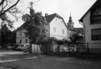 A templomhajó padlósíkja 2 méterrel mélyebben fekszik, mint a torony bejárati szintje.