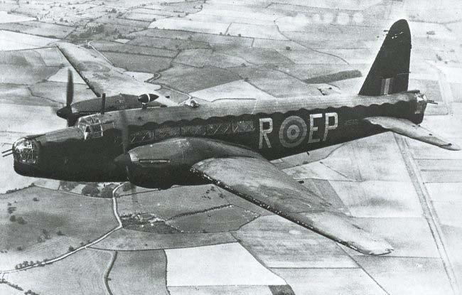 Wellington volt a RAF legfontosabb bombázógépe a négymotoros típusok hadrendbe állásáig.