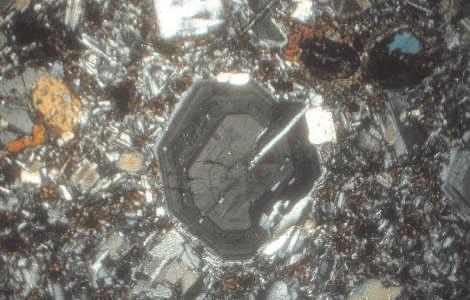 The typical porphyric, well crystallised, holocrystalline texture of andesite from Recsk. 4, N. (The long edge of the photo is 4.2 mm) 19. fénykép. Tállya, kopasz-hegyi bánya.