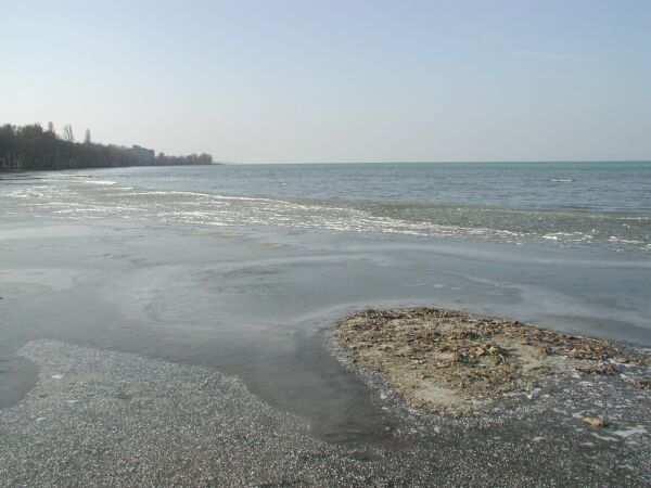 A BALATON ÉS A TÓRÉSZEK HAVI VÍZHÁZTARTÁSI JELLEMZİINEK MEGHATÁROZÁSA 2001.