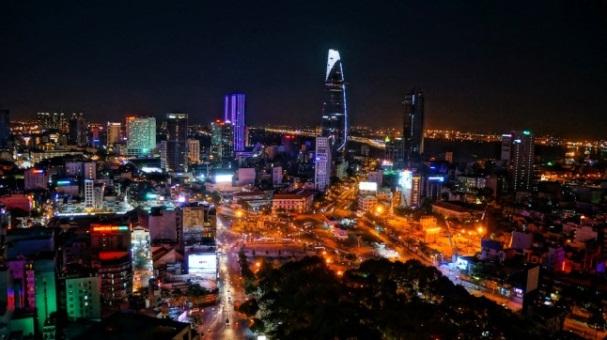 Ebéd után Hue repterére megyünk és tobábbutazunk Ho Chi Minh Citybe. Megérkezés után bejelentkezünk a szállodába.