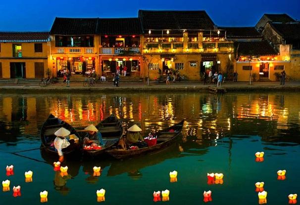 A hetedik század óta lakott folyópart a Champa királyság egyik legfontosabb kínai és japán kerskedők által lakott városává fejlődött az évszázadok során. Később a 13-17.