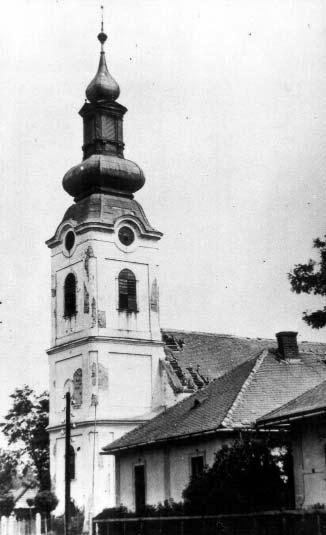 Az oroszok a faluban egy 5 tagú magyar katonai alakulatot elfogtak, s a község csáti végén, a legelõ szélén mind tarkón lõtték. A háború után sírjaikat exhumálták.