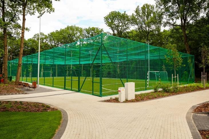 Futsal pálya A fák ölelésében található 20 40 méteres, műfüves futsal pálya kiválóan alkalmas egy kis testmozgásra.