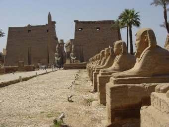 két legnagyobb Ámon-templom, mai nevükön Karnak és Luxor Lótusz fejezető