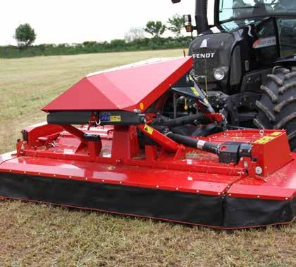 Frontkaszák Az SMF és a GFX front függesztésű tárcsás kaszák kiváló talajkövetéssel rendelkeznek. A tárcsák pozíciója lehetővé teszik a termény tökéletes elhelyezését a traktor kerekei közé.