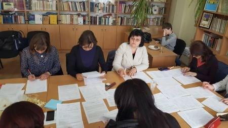 felkészítő tanárok és a versenyzők megtekinthetik a kijavított dolgozatokat. A zsűri folyamatosan figyelemmel kíséri és irányítja a javítást (7. kép). 7.