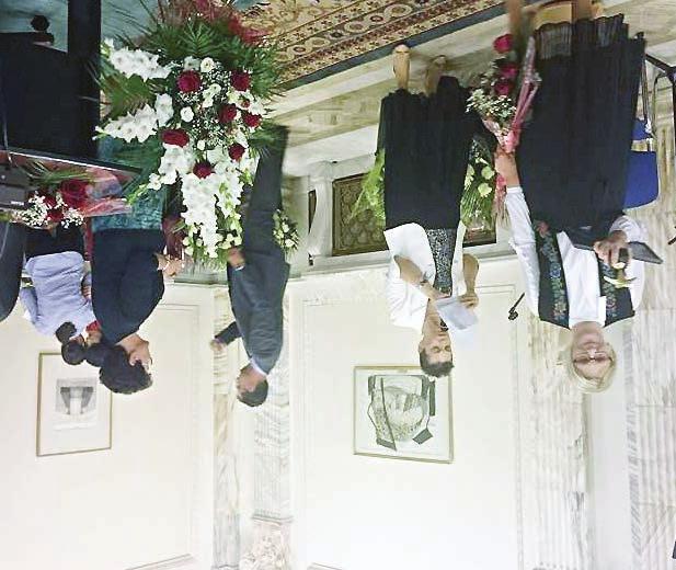 Begrüßt wurden alle Anwesenden mit Gedichten und Liedern und am Ende des Festes überreichten die Kinder den lieben Müttern und Großmüttern einen schönen Blumenstrauß.