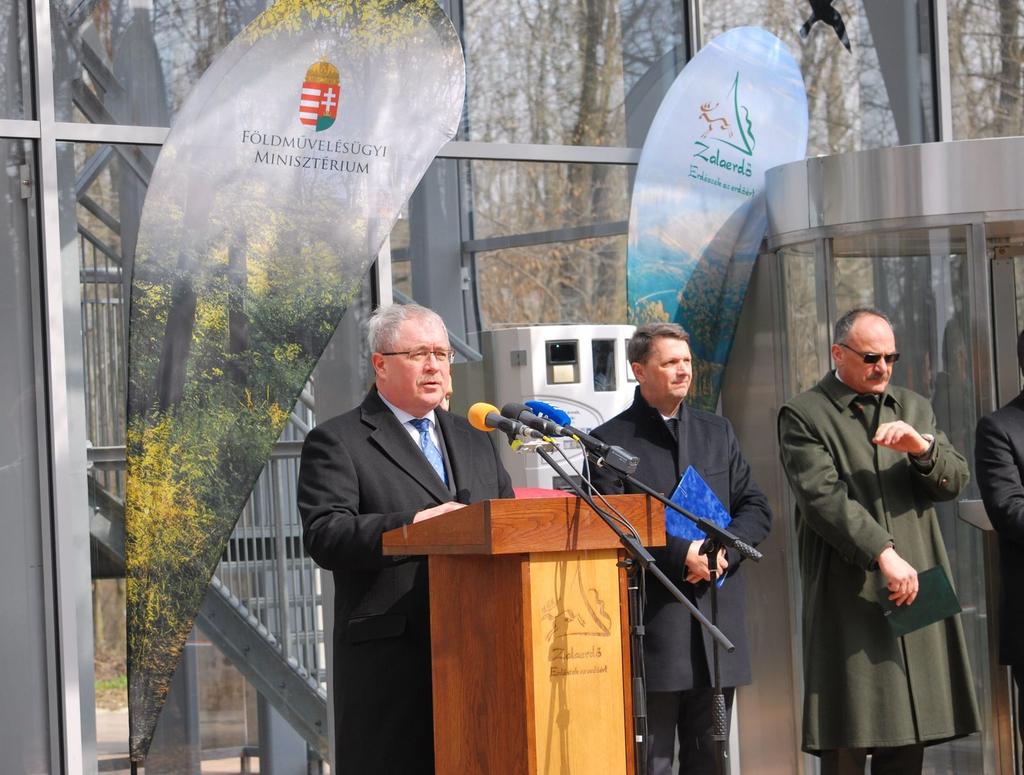 Ennek jegyében 2010 óta összesen 71,3 milliárd forintot fordítottak az erdők megújulására, amelyből 17,3 milliárdot közjóléti beruházásokra