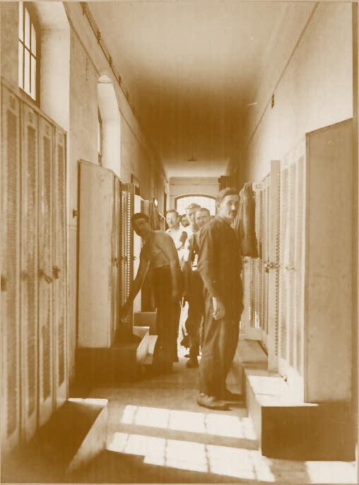 7 a személykocsijavító-osztály teljes személyzetét (780 főt) 37, akik 1926. május 25-én különvonatokon, Lányi Ferenc vezetésével Dunakeszire költöztek.