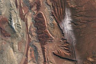 A Neuquén folyó az Andok keleti vonulatai mentén fut Giganotosaurus carolinii 388 fúráshely a Vaca Muerta Formáció