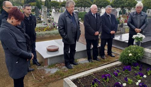 Akkor talán ránk is igaz lesz az elnöki búcsúbeszéd idézete, miszerint Abiit, non obiit! Vagyis csak elment, de nem halt meg. Mindez érthető azoknak, akik élete jelentős része a kollégákkal telik.