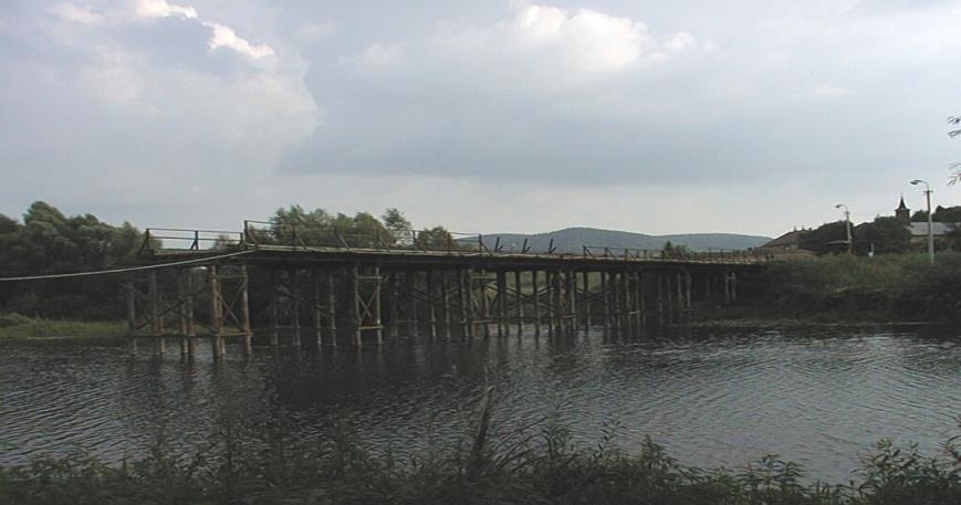Az ipolydamásdi hidat két részletben elbontották 2005-ben az Utiber Kft., 2012-ben az Uvaterv Zrt. készített tervet az új hídra.