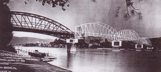 Pár példa: A régi híd építésekor 1894-ben nagy épület bontásokkal alakult ki a hídtengely, a Belvárosi templomot előbb-utóbb
