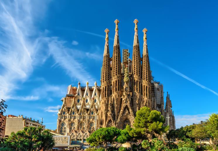BARCELONA 2018. május 16. A Sagrada Familia és Gaudi művészete kb. 4 óra mérsékelten nehéz Barcelona Gaudi városa: a művész ebben a városban alkotta meg legnagyobb remekművei néhányát.
