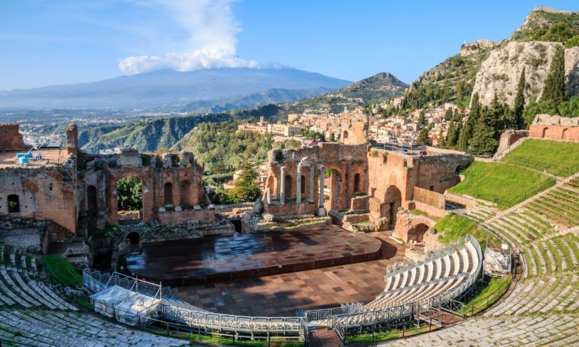 CATANIA 2018. május 22. Taormina és elbűvölő történelmi városmagja kb. 4,5 óra mérsékelten nehéz Szicíliai tartózkodás nem lehet teljes Taormina varázslatos városának felfedezése nélkül.