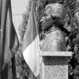 TÖRTÉNETI HÍREK B. Born Ignác szobrának avatása Erdélyben (Kapnikbánya, 2008. augusztus 23.